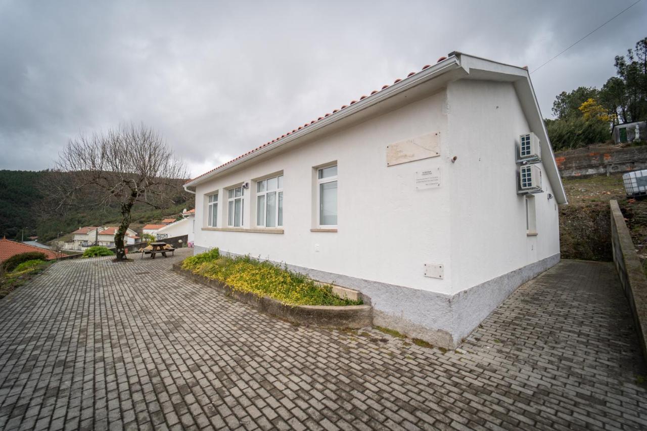 パンピリョーザ・ダ・セーラ Casas Da Escola - "A Escola" - Measヴィラ エクステリア 写真