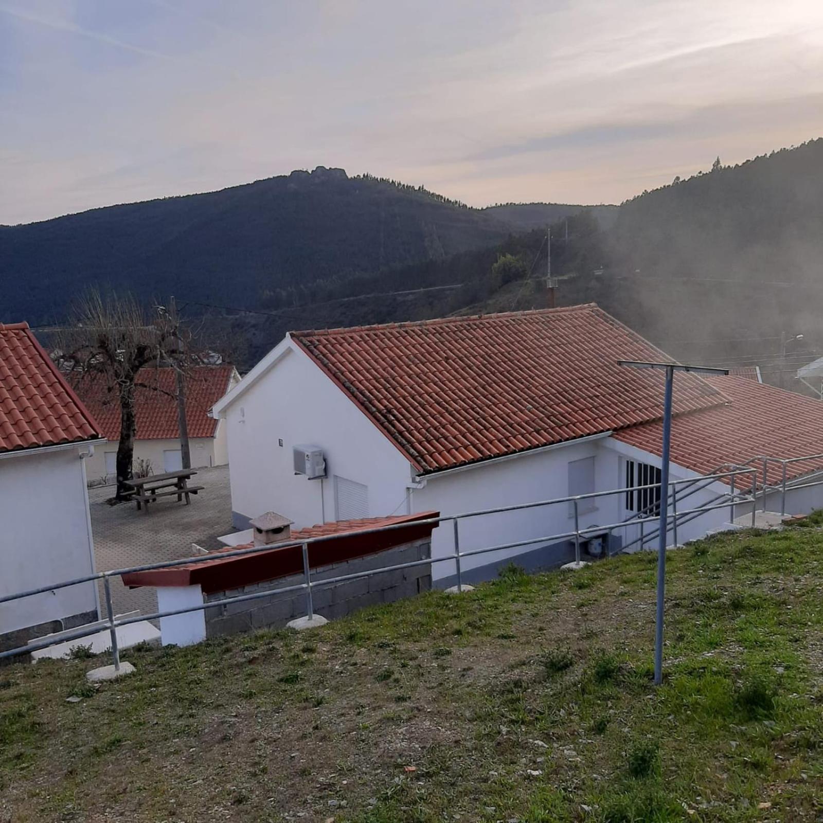 パンピリョーザ・ダ・セーラ Casas Da Escola - "A Escola" - Measヴィラ エクステリア 写真