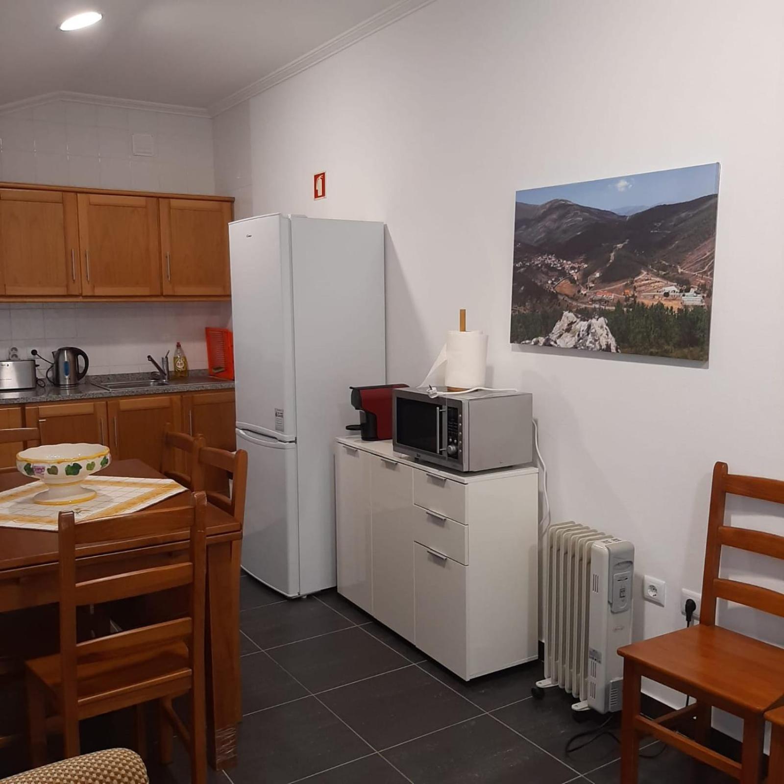 パンピリョーザ・ダ・セーラ Casas Da Escola - "A Escola" - Measヴィラ エクステリア 写真