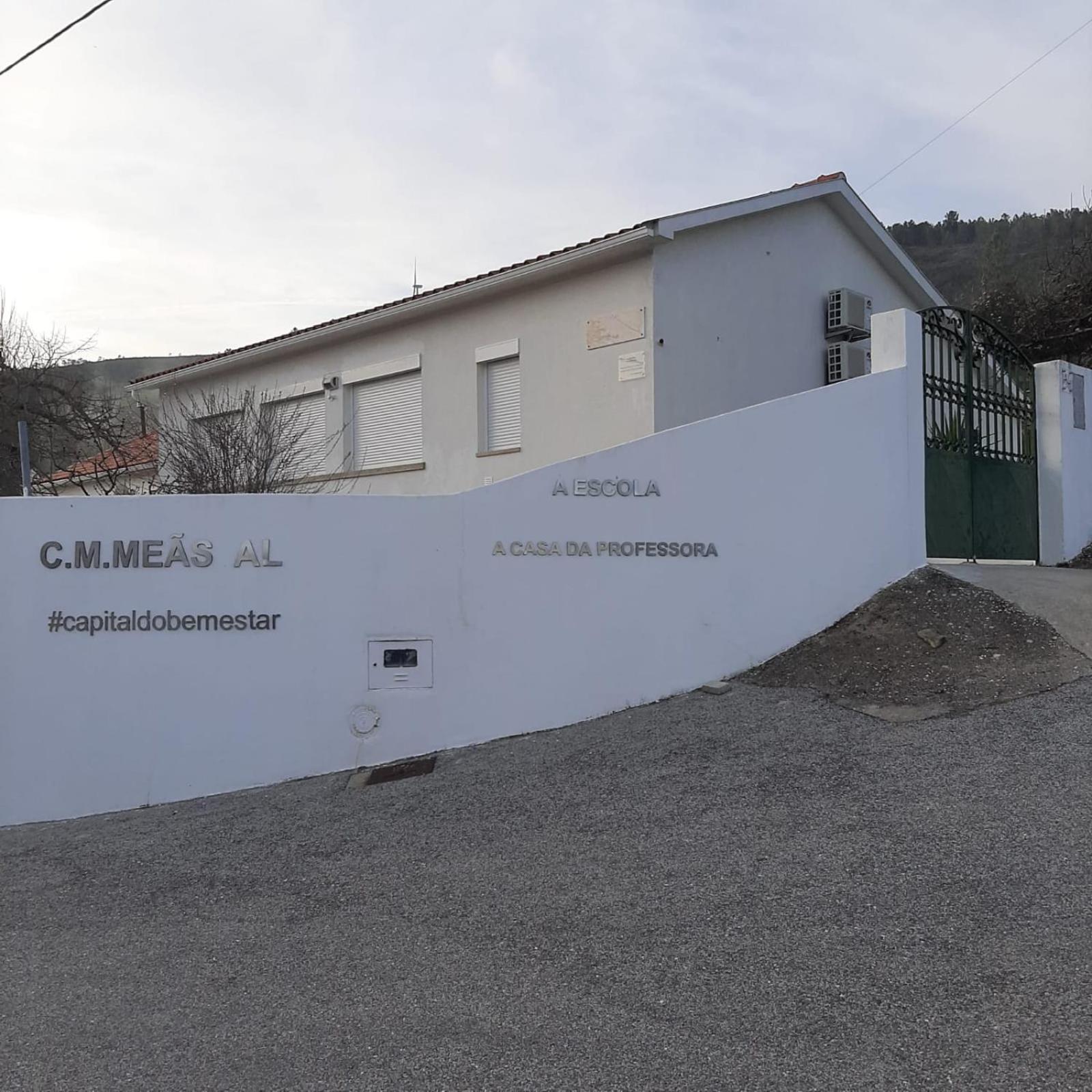 パンピリョーザ・ダ・セーラ Casas Da Escola - "A Escola" - Measヴィラ エクステリア 写真